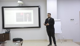 ل زانکۆیا نەورۆز بەحسێ تراوما، جهـ و ناسنامەیێ د رۆمانێ دا هاتەکرن